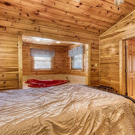 Dog Friendly, Romantic Mtn Getaway Hot Tub Pool Гатлінбург Екстер'єр фото
