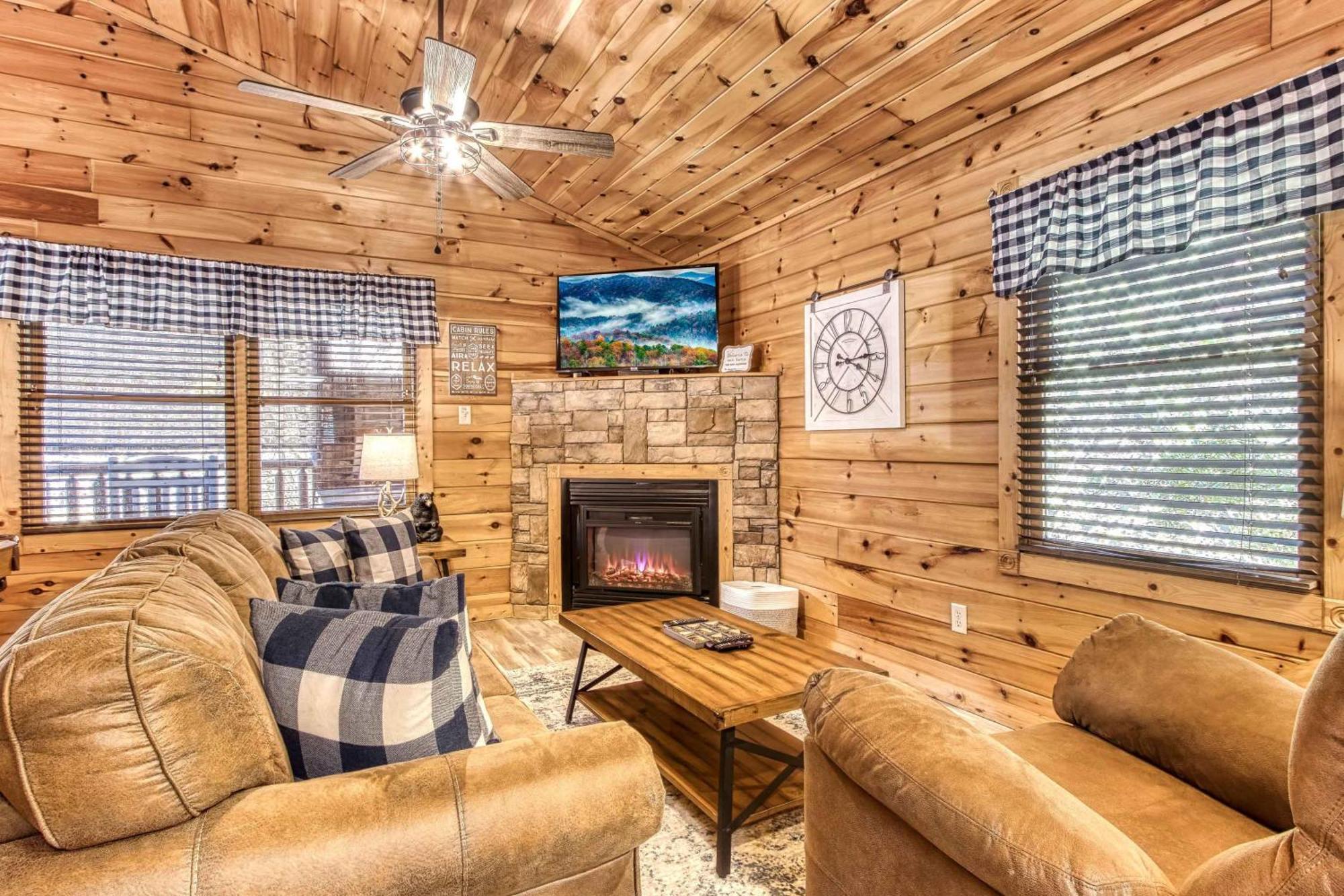 Dog Friendly, Romantic Mtn Getaway Hot Tub Pool Гатлінбург Екстер'єр фото